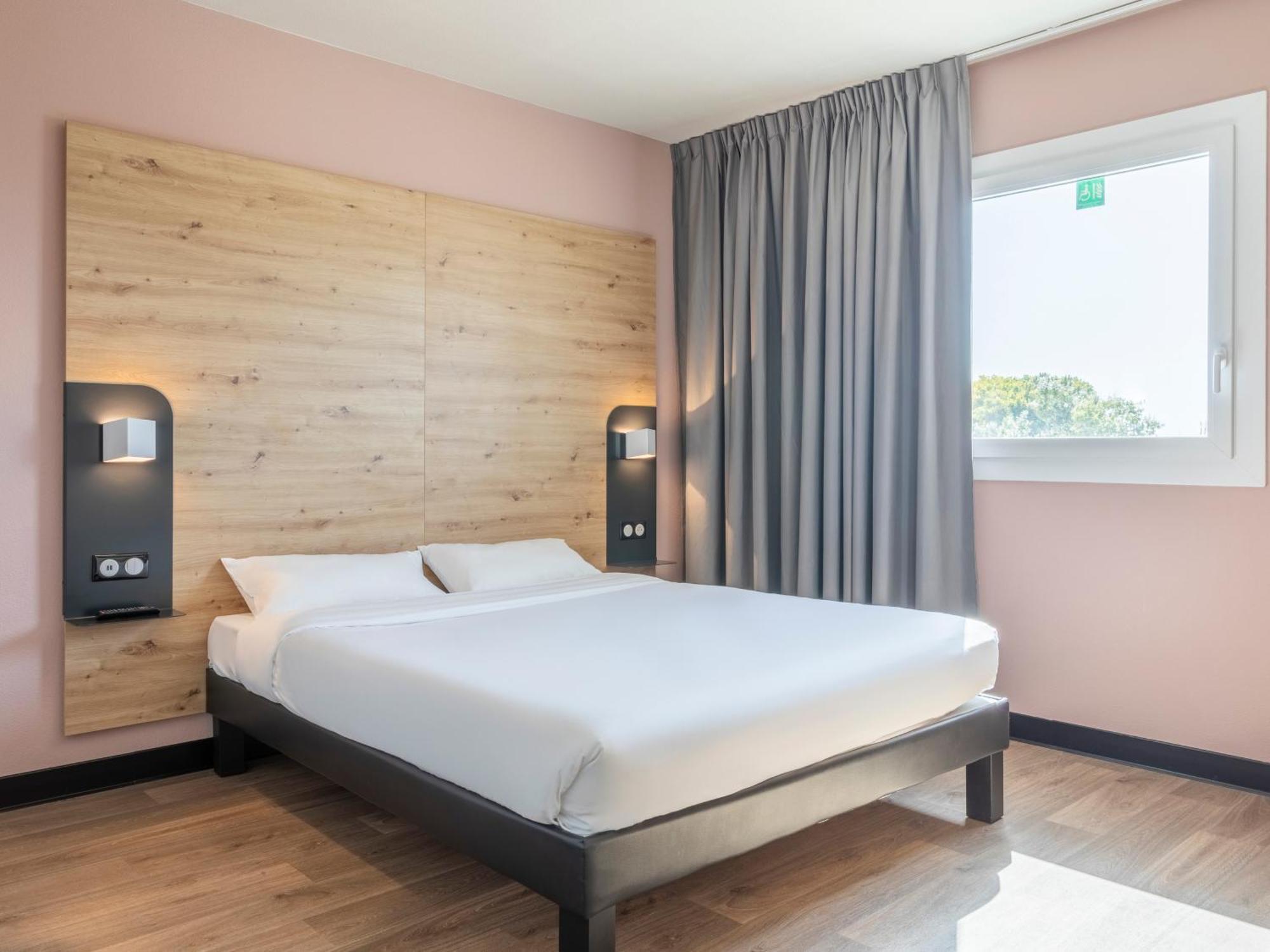B&B HOTEL Saint-Martin-de-Crau Alpilles Camargue Extérieur photo