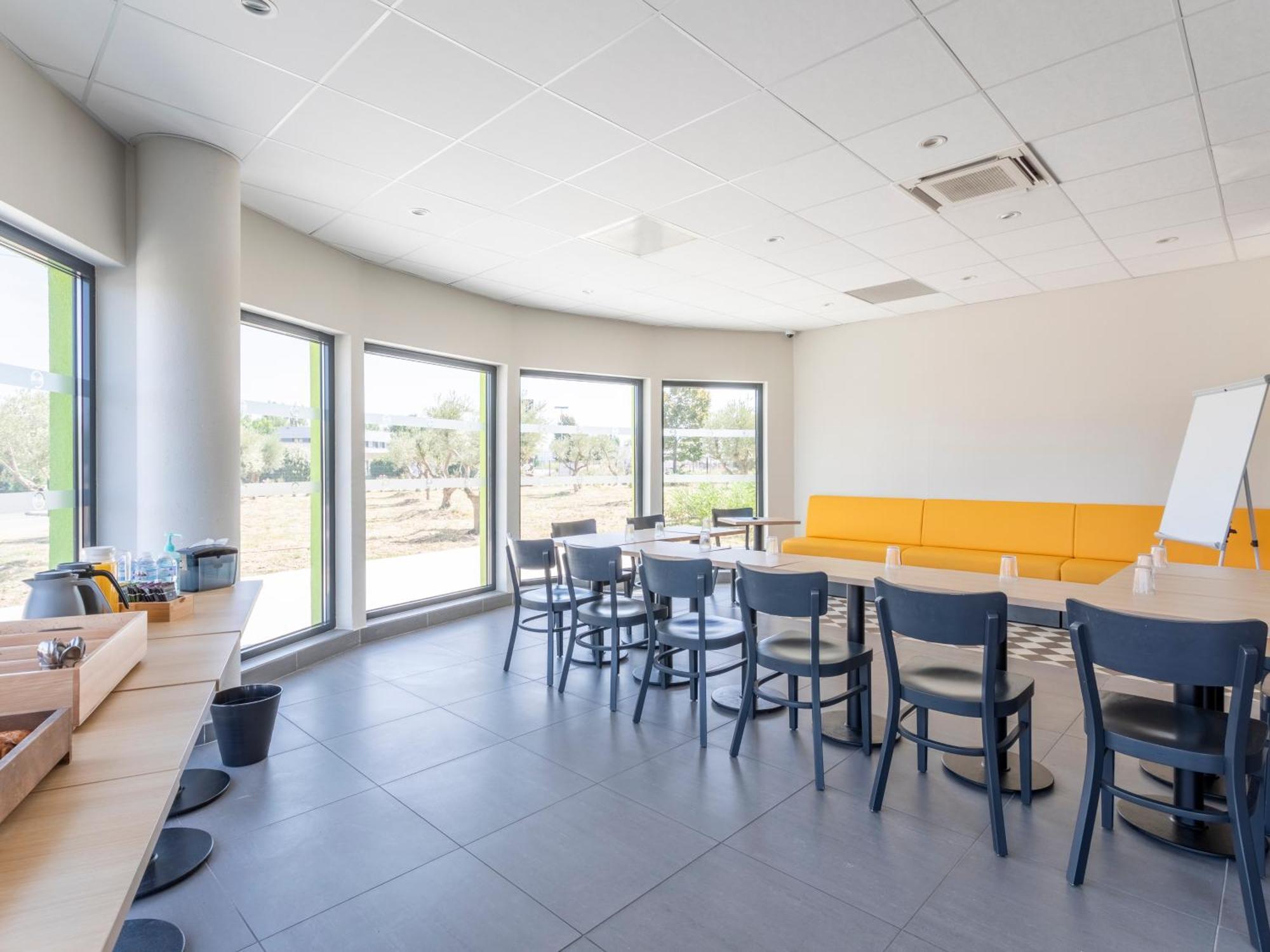 B&B HOTEL Saint-Martin-de-Crau Alpilles Camargue Extérieur photo