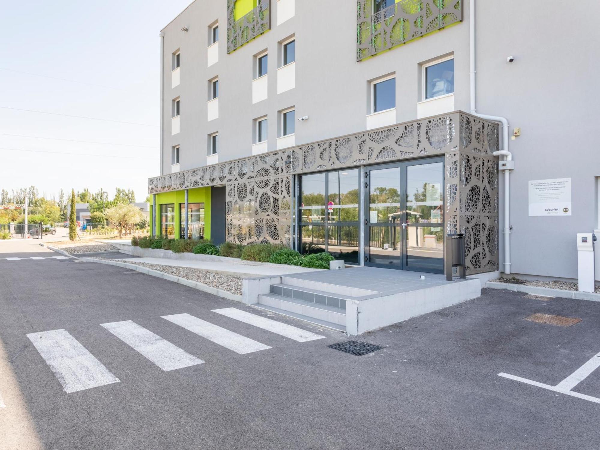 B&B HOTEL Saint-Martin-de-Crau Alpilles Camargue Extérieur photo